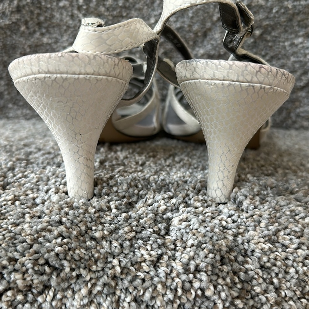 Ros Hommerson Lacey White Slingback Sandal - Picture 3 of 10